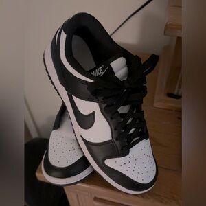 Nike low dunks ( Panda)
